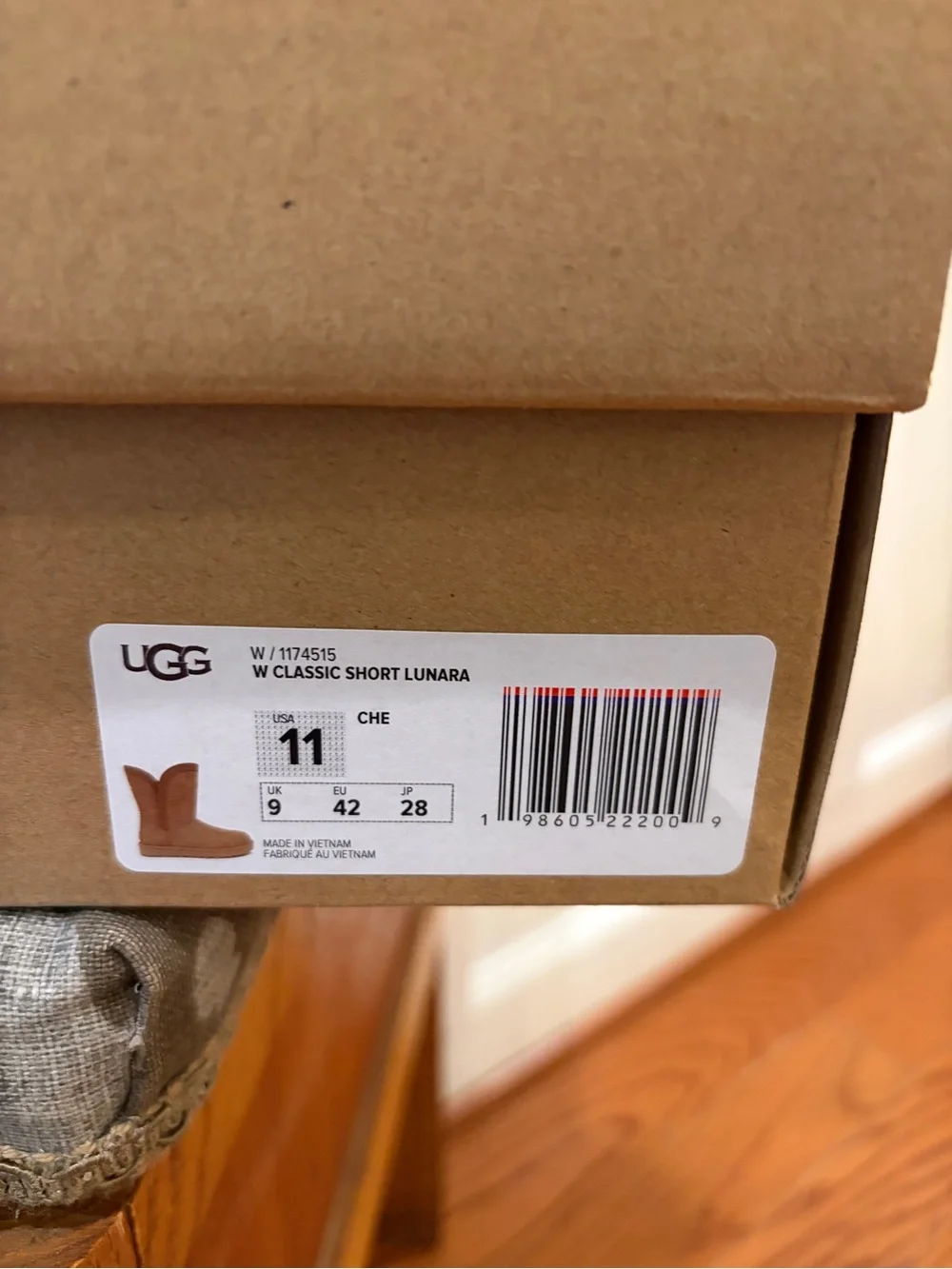 UGG Classic Short Lunara Chestnut Boots Size 11 Like New